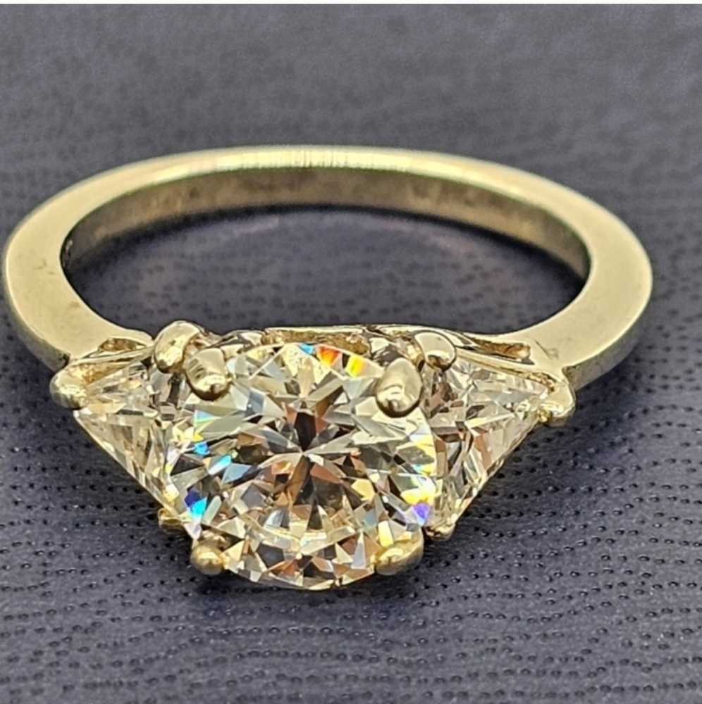Avon Sterling Silver an CZ cluster Ring. Such colors !! 7 - Picture 7 of 8